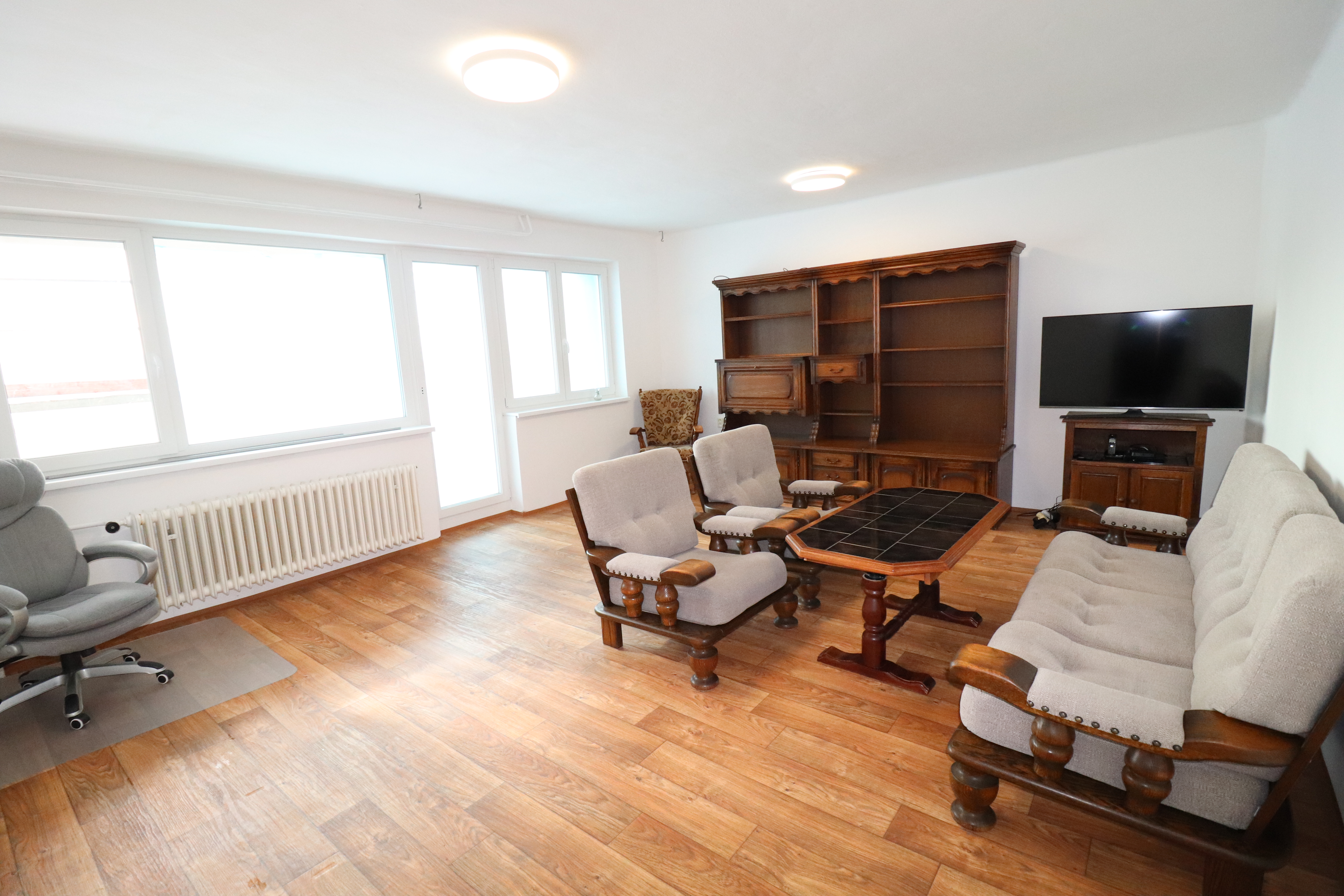 <span class='orange'>Pronájem</span> <span class='bila'>bytu 2+1</span>